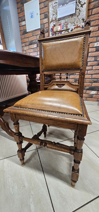 Zestaw mebli: rozkladany owalny stół + 6 krzeseł elektrycznych