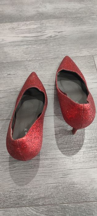 Szpilki z brokatem , buty na wysokim obcasie Piękne