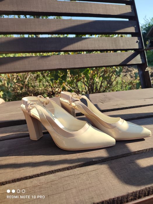 Шкіряні туфлі-босоніжки