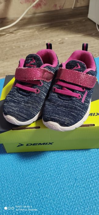 Продам фірмові кросівки