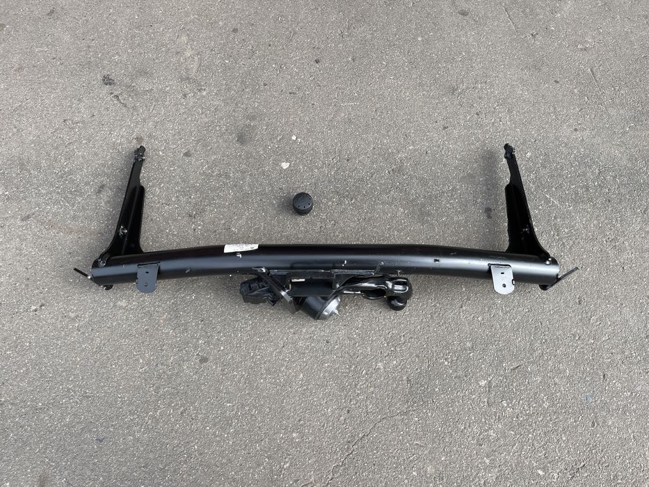 Фаркоп форкоп ауді audi Q3 2 2018/2022 рік original 83A.800.495.A