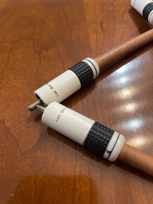 Cabos Van Den Hul RCA The First Carbono puro (Metal Free)
