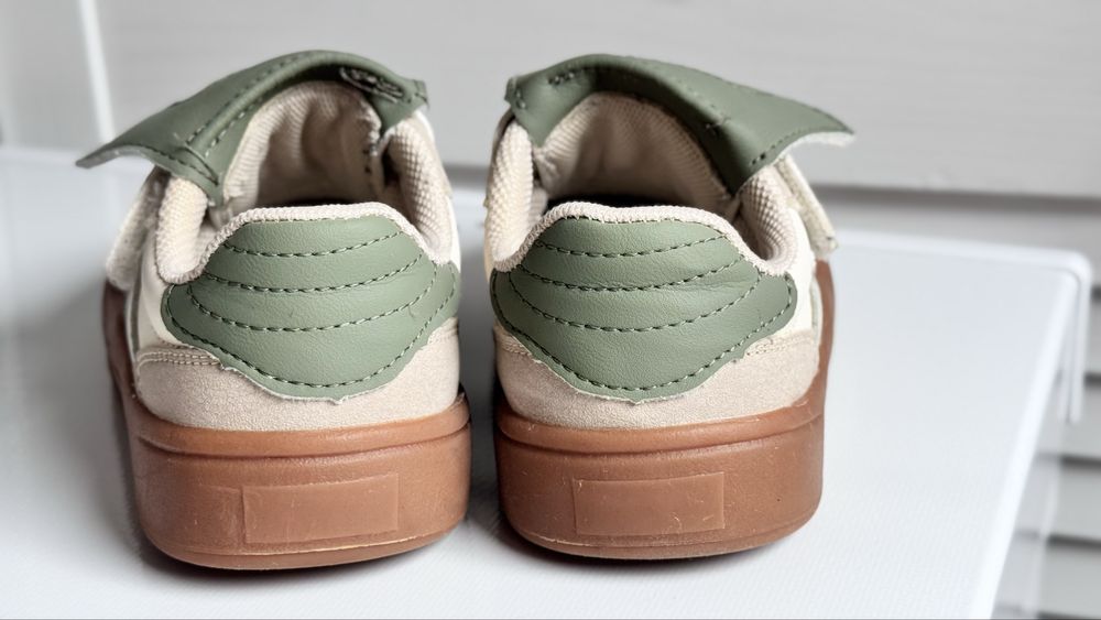 Дитячі шкіряні стильні кросівки для хлопчика