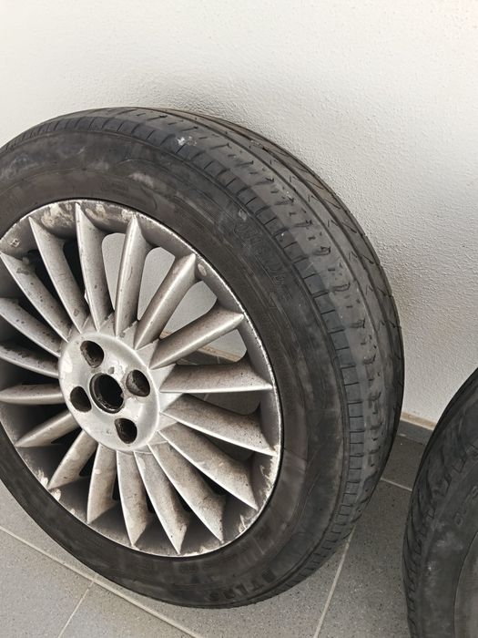 Pneus Usados com jantes e parafusos 195/55R16