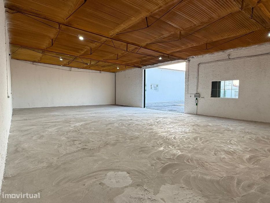 Armazém 450m2/600m2para arrendar Lisboa /Passil
