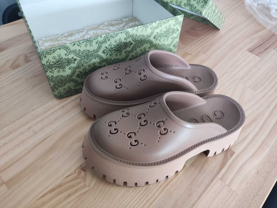 Gucci Buty, sandaly, Klapki