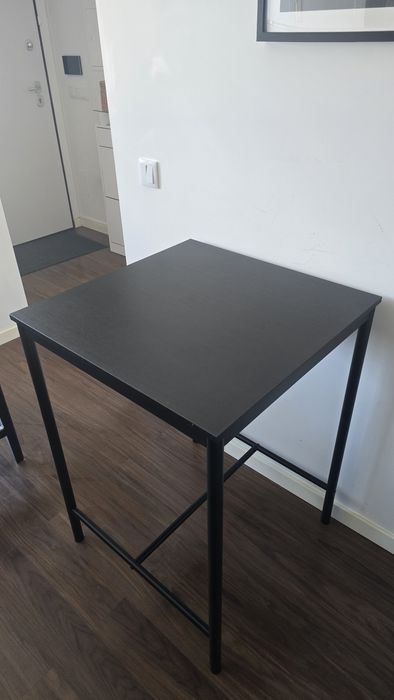 Conjunto IKEA Tipo Bar | Mesa Alta + 2 Bancos BERGMUND | Excelente Estado | 190€
