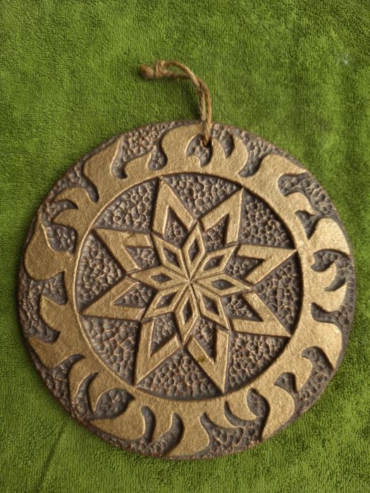 Керамічна підвіска з етнічним орнаментом – ручна робота