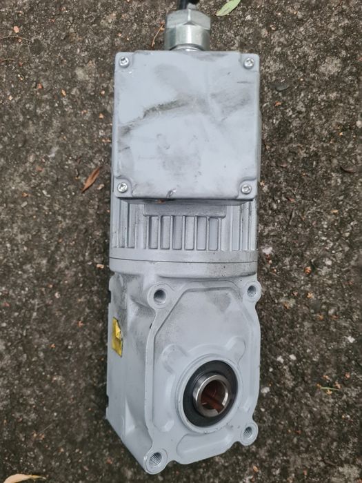 Motoreduktor kątowy 0,1KW 57 obr, 0,2 kw 68 obroty