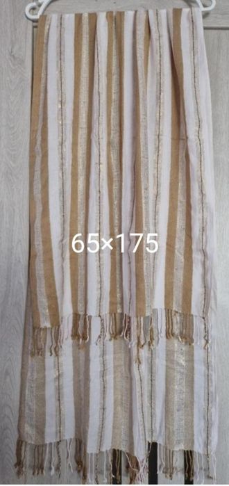 Шарф из натуральной ткани палантин в бежевом цвете