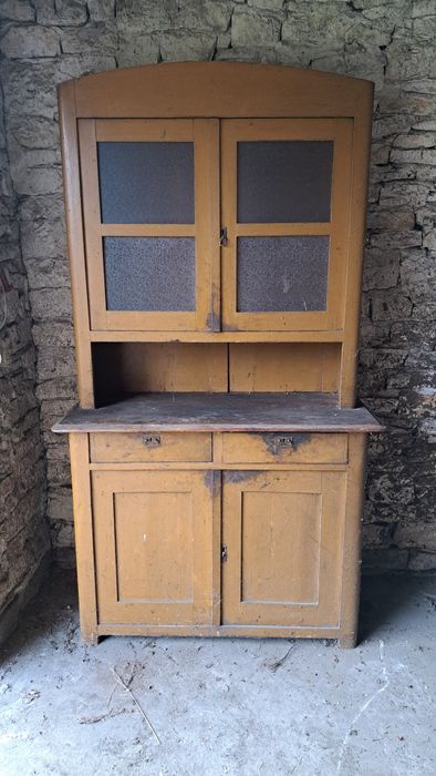 Stary kuchenny kredens do renowacji