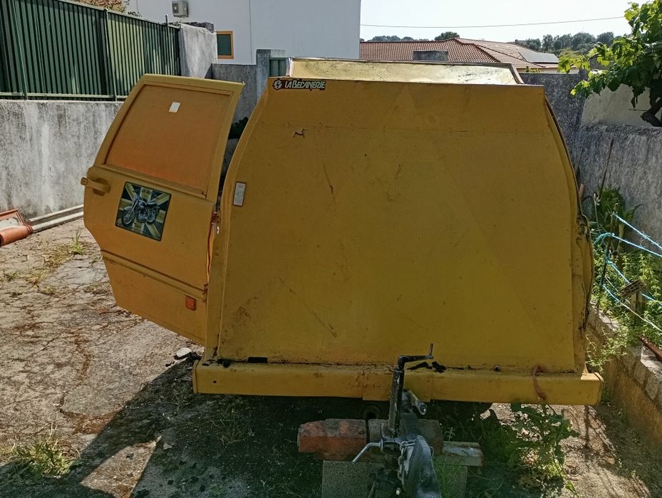 Atrelado de carro para carga ou motas