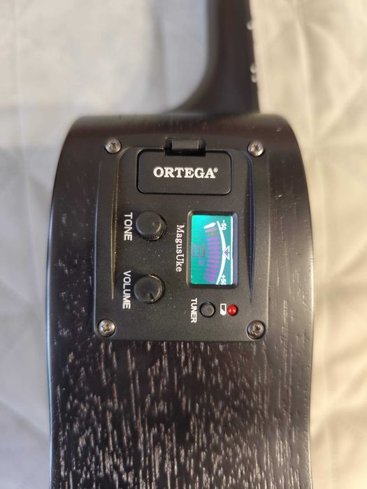 Ukulele koncertowe elektro-akustyczne ORTEGA RUHZ-CE-SBK