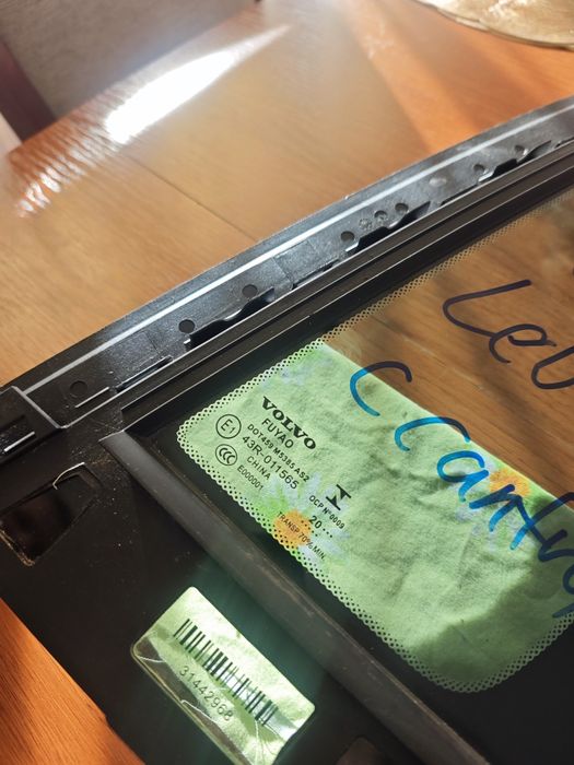 Volvo V60 cross country 2021 szyba lewy tył