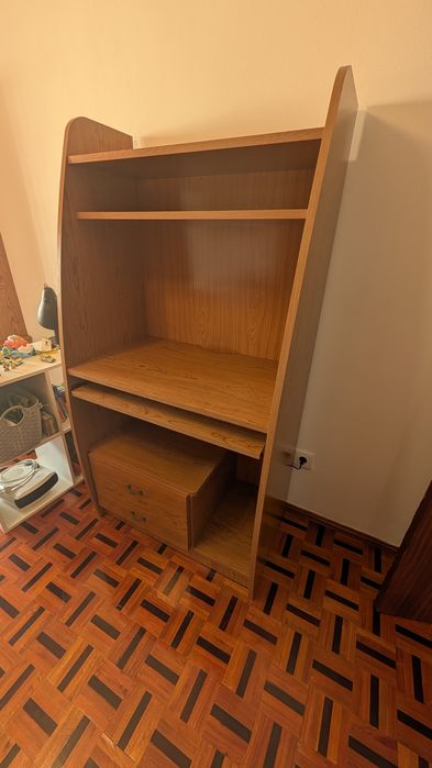 Móvel de computador com mesa extraível