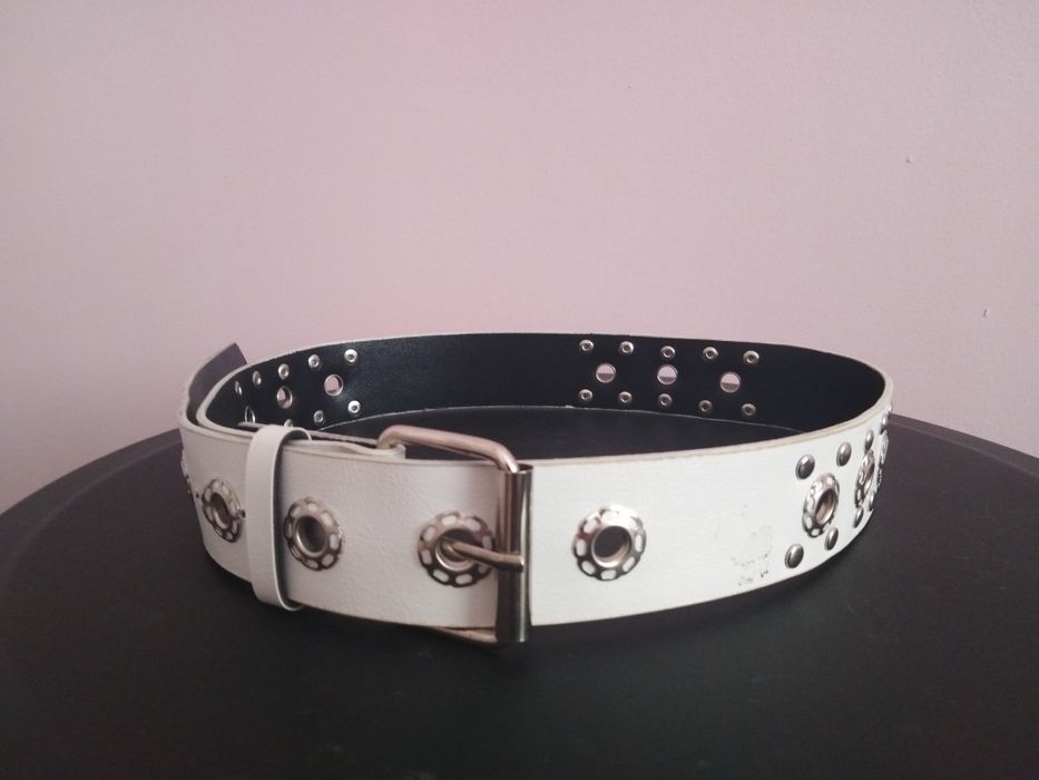 Pasek damski do spodni biały z ćwiekami