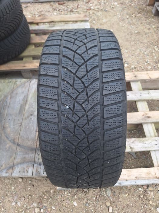 Opona zimowa Goodyear ultragrip Performance 245 40 r18 97V
