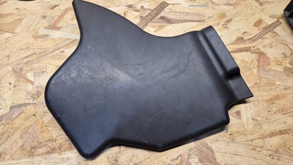 AUDI A4 B5/ A6 C5/ PASSAT B5 ETC - Tampa Caixa do Filtro Ar 4B0,133849