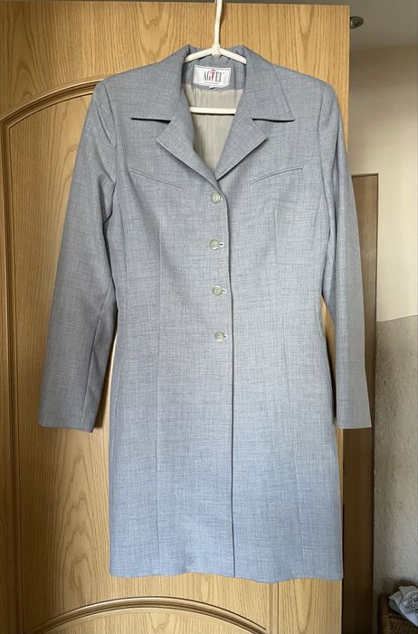 Garsonka ze spódniczką