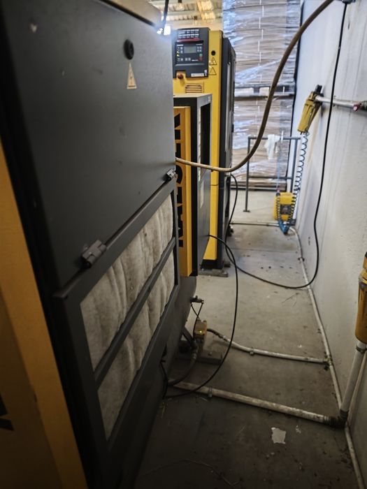 Compressor parafuso KAESER SX4 com secador