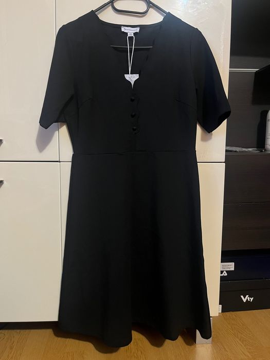 Чорна сукня фірми WARHOUSE