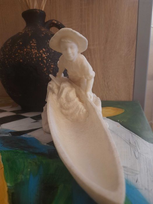 Вінтажна статуетка