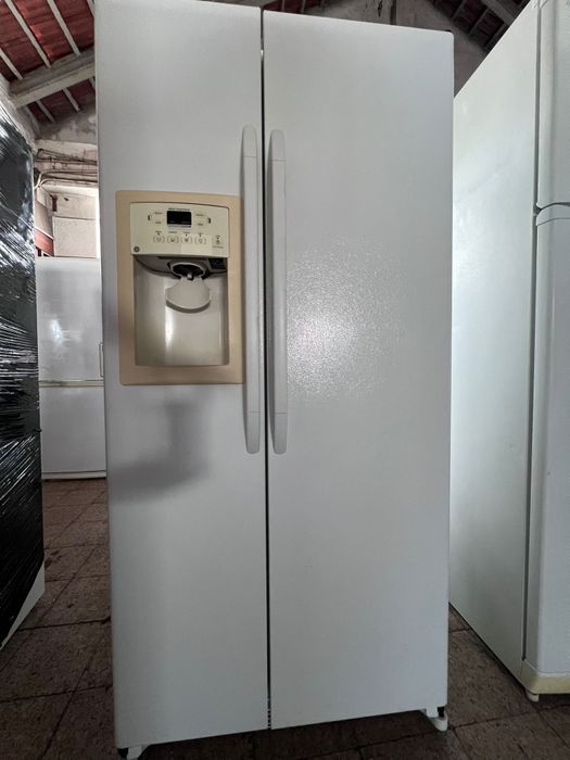 Refrigerador Side-by-Side General Electric (GE) - Modelo GSE20JEWHFWW
