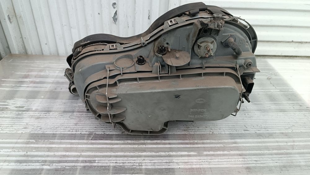 Vendo farol direito de Mercedes W 2010 ano 1995/97