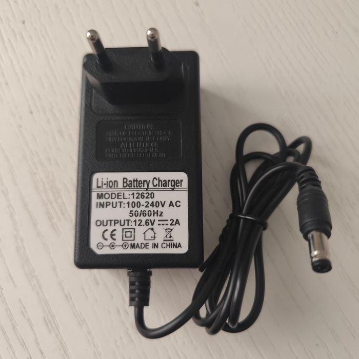 Зарядний пристрій 12В 2А, коннектор 5,5*2,5 (2,1) зарядка