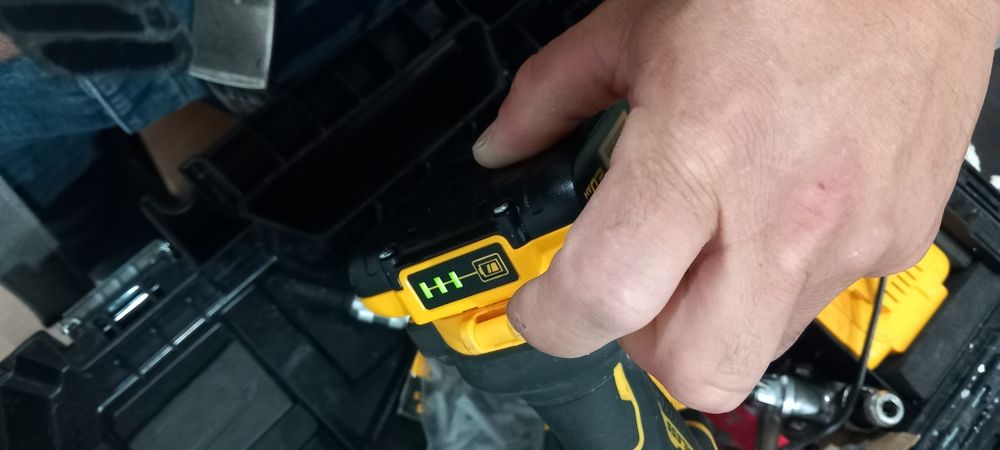 Aparafusadora dewalt de impacto 18v