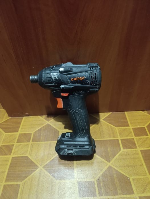 Імпакт, гайковерт, шуруповерти в чудовому , працездатному стані!