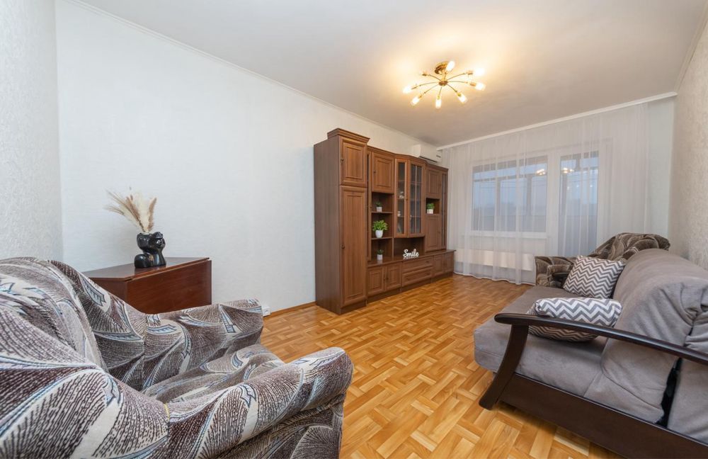 Подобово.Двукімнатна на 6 осіб.Позняки-10хв,Харьківська,Ахматової, 19