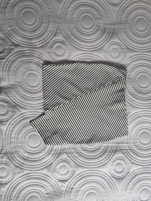 Spódnica prążkowana w biało- czarne paski, Pull&Bear, rozmiar M