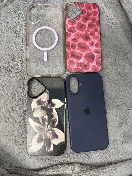 Чохли на 16 Plus, один куплений в Apple Store