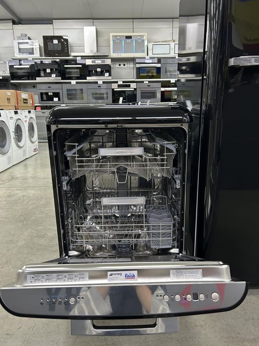 Комплект від SMEG  холодильник та посудомийна машина