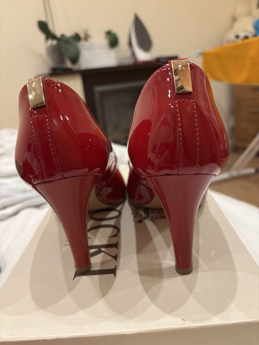 LASOCKI Skórzane lakierowane szpilki rozmiar 38