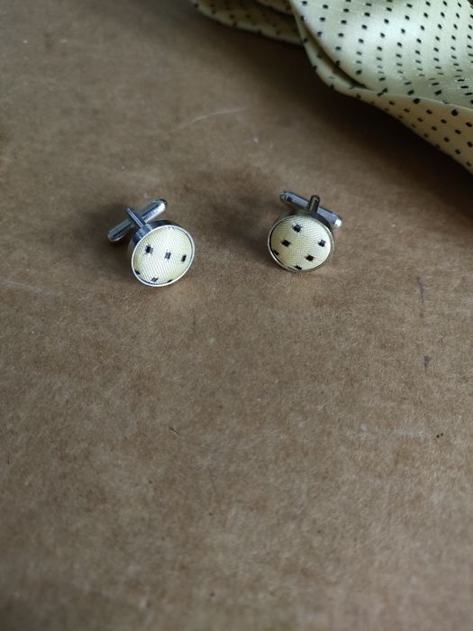 Krawat złoty ze spinkami