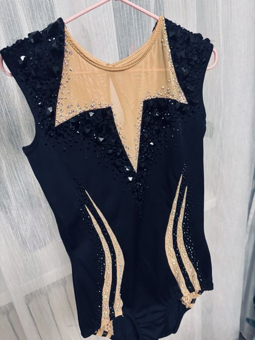 Продаеться купальник для виступів