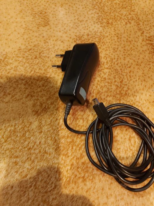 Ładowarka sieciowa - mini USB ( nawigacje itp.)
