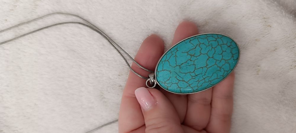 Fio com pendente em bijuteria