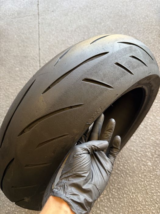 Pneu de mota 200/55/17 Bridgestone Battlax S23