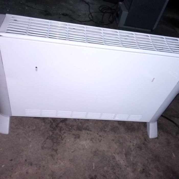 Grzejnik konwektorowy z dmuchawą 2000 Wat z programatorem czasowym