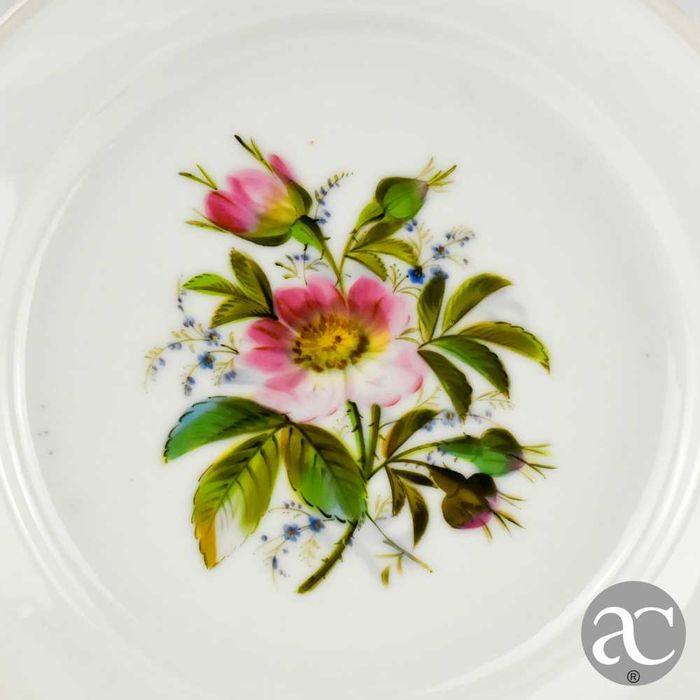 Prato raso porcelana europeia, séc. XIX pintado decorado com flores N8