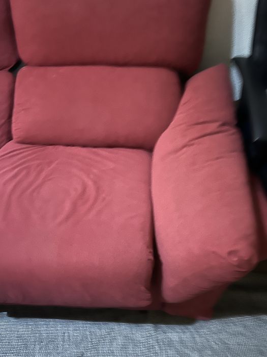 Sofá Veludo Vermelho  (para reconstrução)