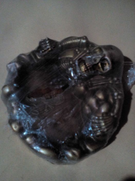 Попільничка з черепом .