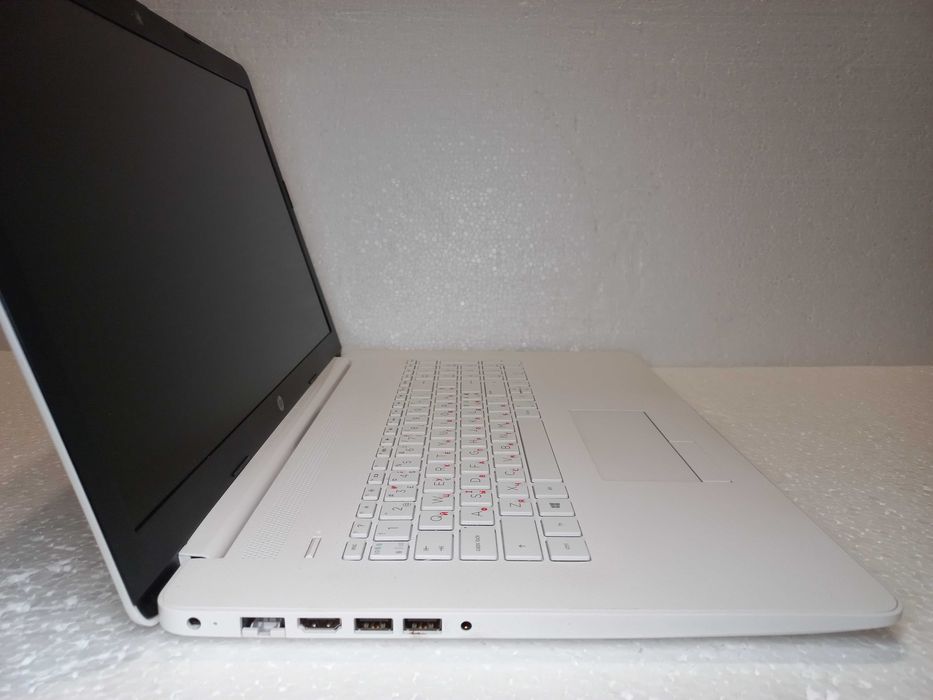 17.3" Экран!! БОЛЬШОЙ СВЕЖАК!!  HP Laptop 17  / Мощный проц 9" го покол/ Всего 1" год!!
