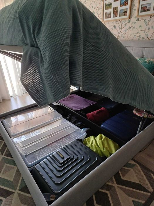 Cama de casal (1.60*2.00) com arrumação e estrado elevatório