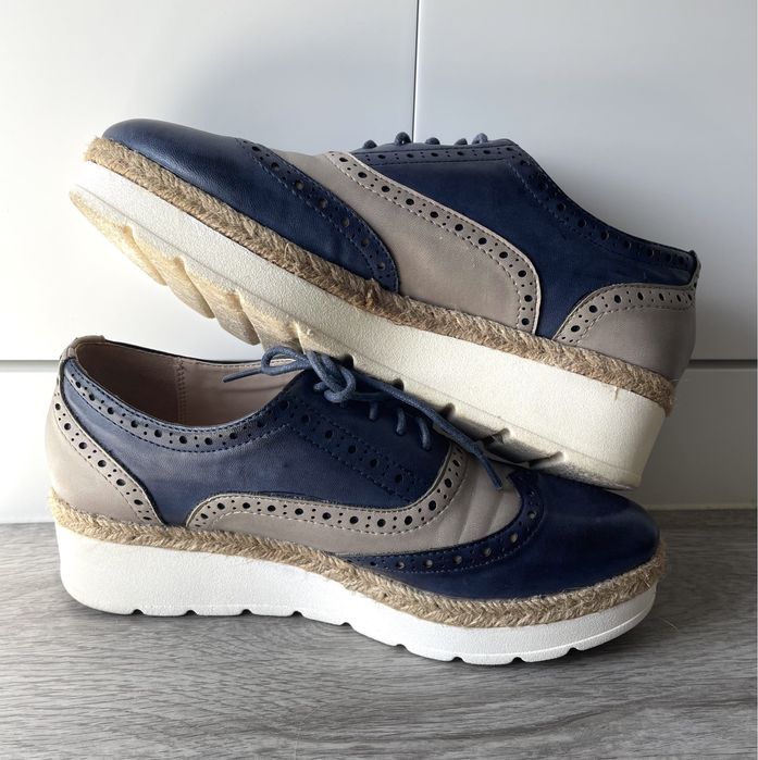 Sapatos oxford azul marinho e bege (Seaside, tamanho 35)