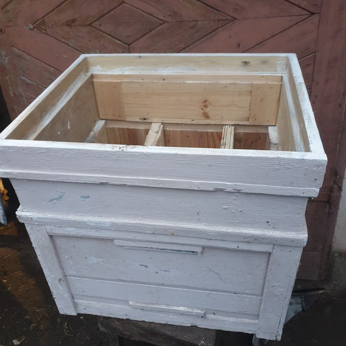 Продам нові вулики "Лежаки" 8 штук з натурального дерева.