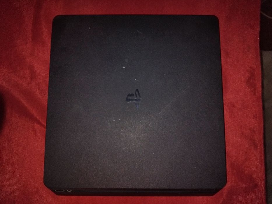 Playstation 4 slim
